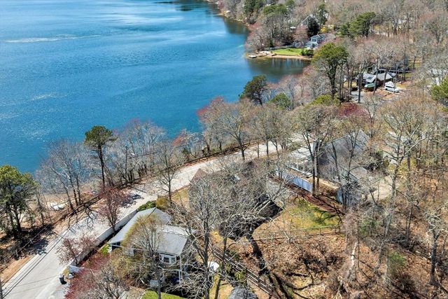 121 Pinecrest Beach Dr, Falmouth, MA 02536