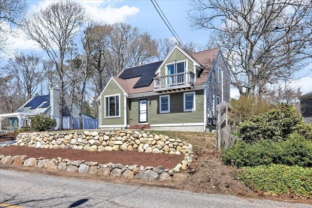 121 Pinecrest Beach Dr, Falmouth, MA 02536