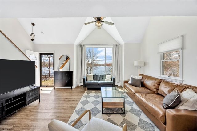 121 Pinecrest Beach Dr, Falmouth, MA 02536