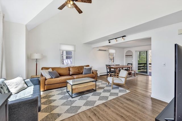 121 Pinecrest Beach Dr, Falmouth, MA 02536