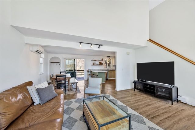 121 Pinecrest Beach Dr, Falmouth, MA 02536