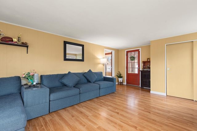 11 Hoover Rd, Walpole, MA 02081