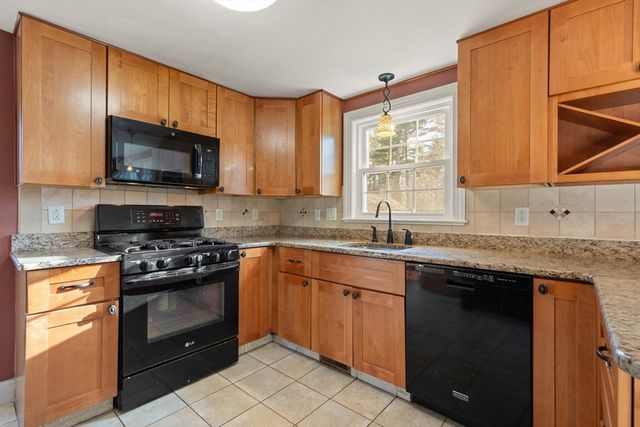 11 Hoover Rd, Walpole, MA 02081