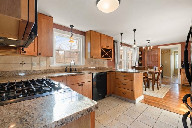 11 Hoover Rd, Walpole, MA 02081