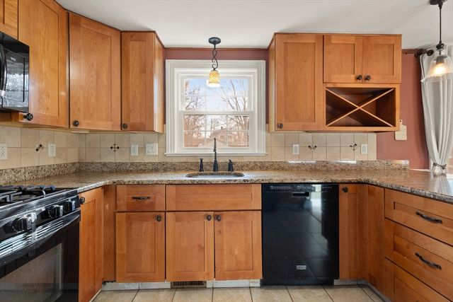 11 Hoover Rd, Walpole, MA 02081