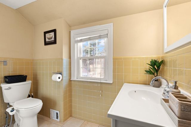 11 Hoover Rd, Walpole, MA 02081