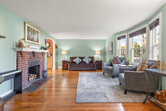 11 Hoover Rd, Walpole, MA 02081