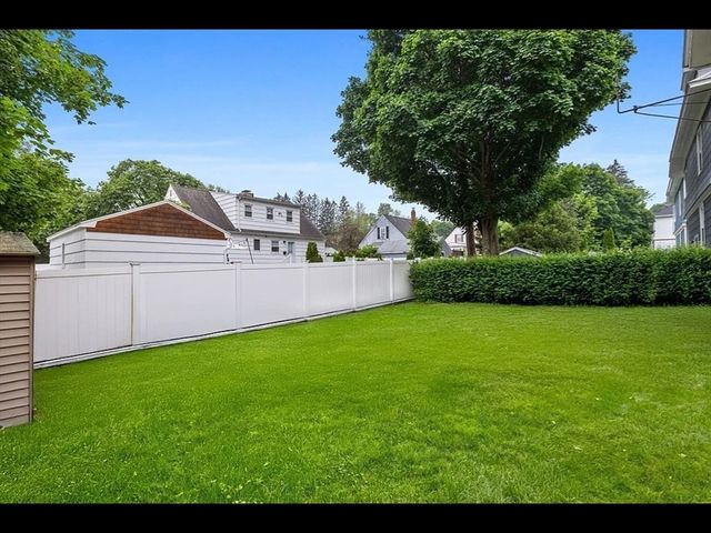 26 Lincoln St 26, North Andover, MA 01845