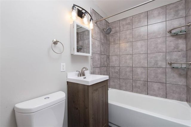 4517 Lawn Avenue, Kansas City, MO 64130