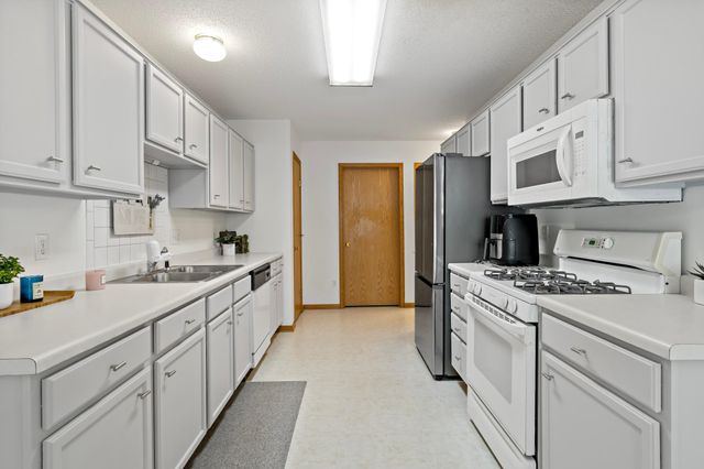 8839 Hastings Circle NE, Blaine, MN 55449