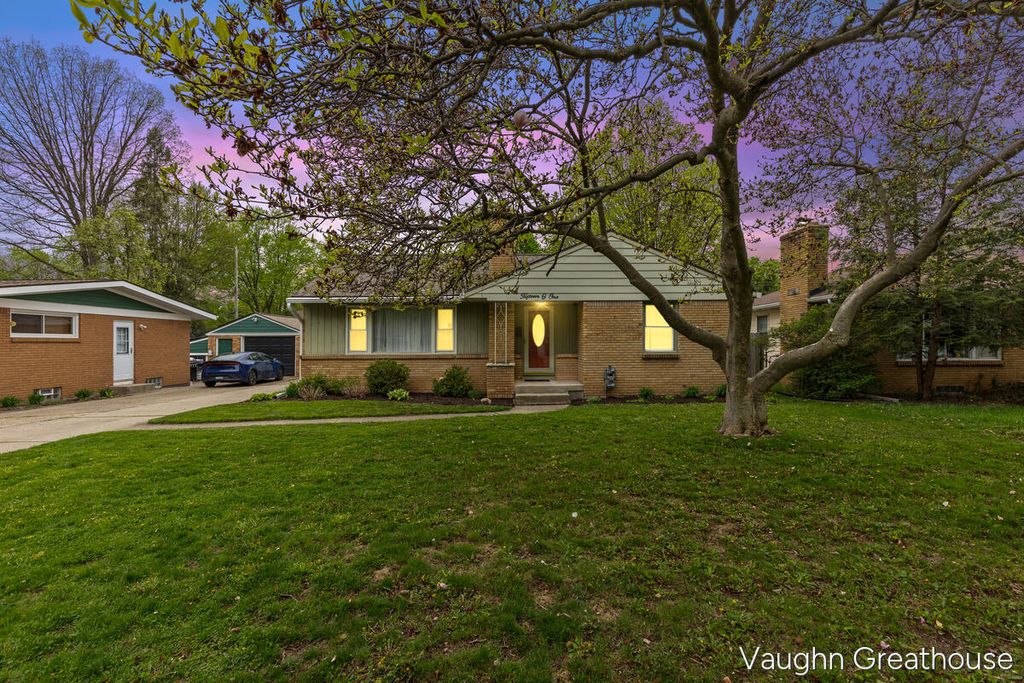 1501 Carlton Avenue, Grand Rapids, MI 49505
