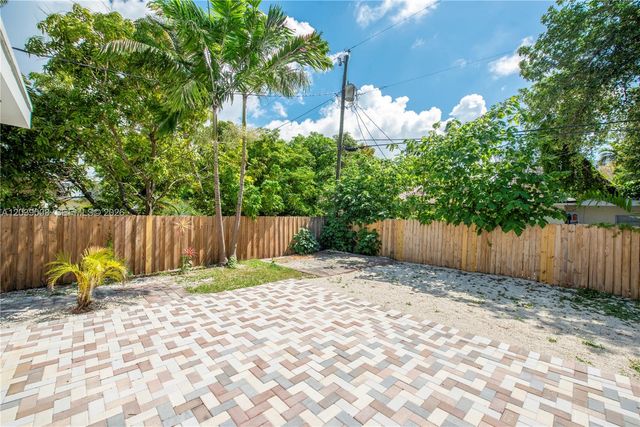 2721 SW 29th Ct, Miami, FL 33133