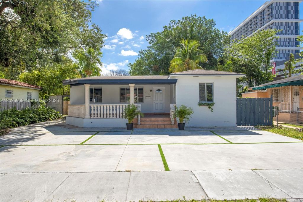 2721 SW 29th Ct, Miami, FL 33133