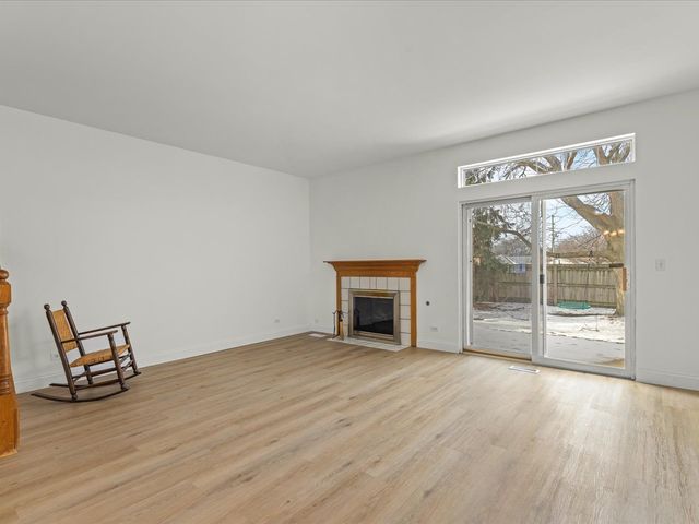 209 Huntington Court, Oswego, IL 60543