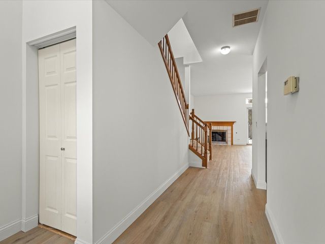 209 Huntington Court, Oswego, IL 60543