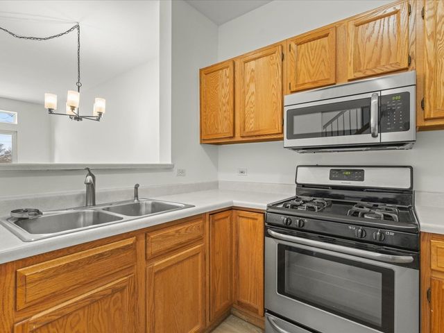 209 Huntington Court, Oswego, IL 60543