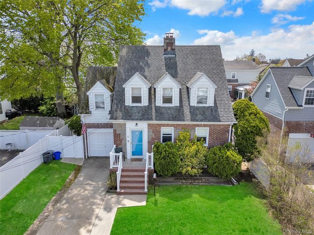 5 Argyle Road, Merrick, NY 11566