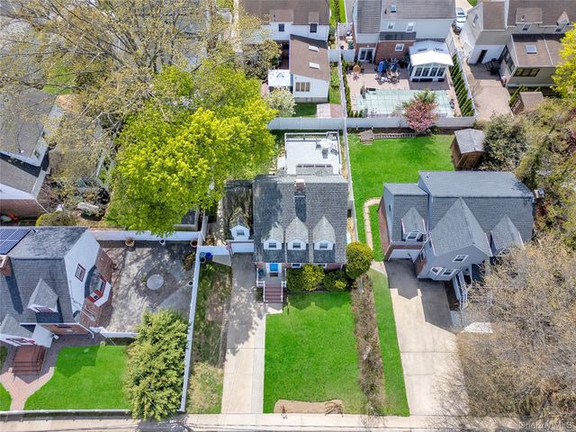 5 Argyle Road, Merrick, NY 11566