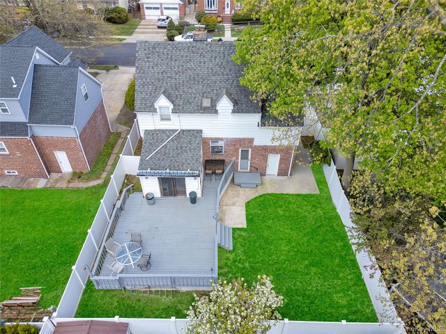 5 Argyle Road, Merrick, NY 11566