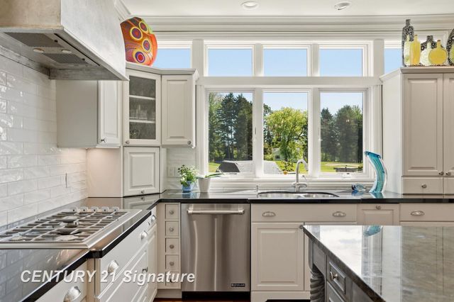 8 Appleshire Court, Thomas Twp, MI 48623