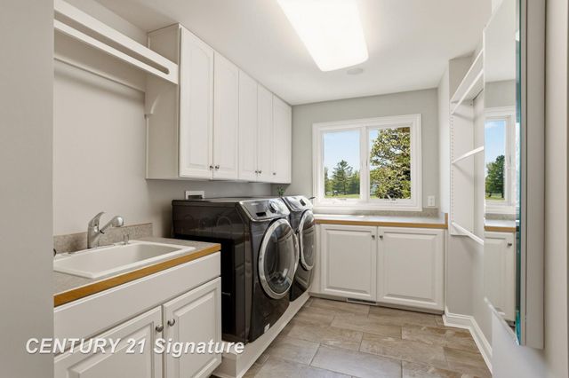 8 Appleshire Court, Thomas Twp, MI 48623