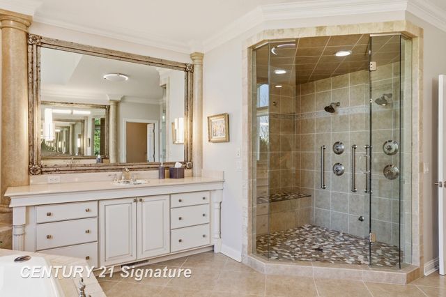 8 Appleshire Court, Thomas Twp, MI 48623