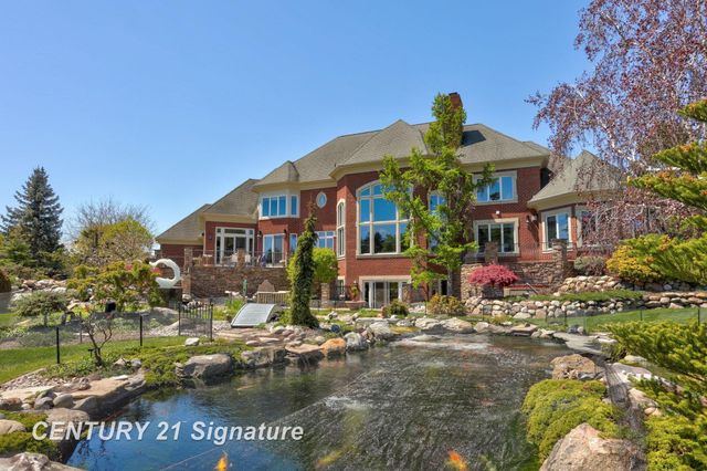 8 Appleshire Court, Thomas Twp, MI 48623