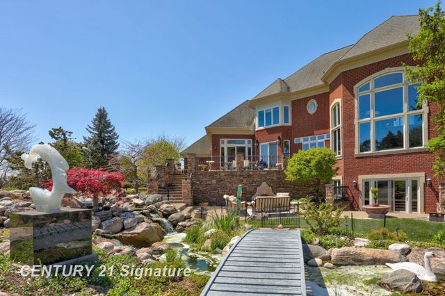 8 Appleshire Court, Thomas Twp, MI 48623