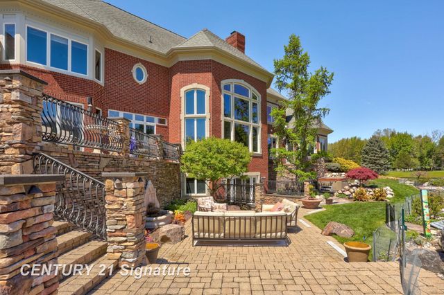 8 Appleshire Court, Thomas Twp, MI 48623