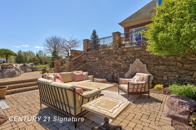 8 Appleshire Court, Thomas Twp, MI 48623