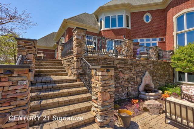 8 Appleshire Court, Thomas Twp, MI 48623