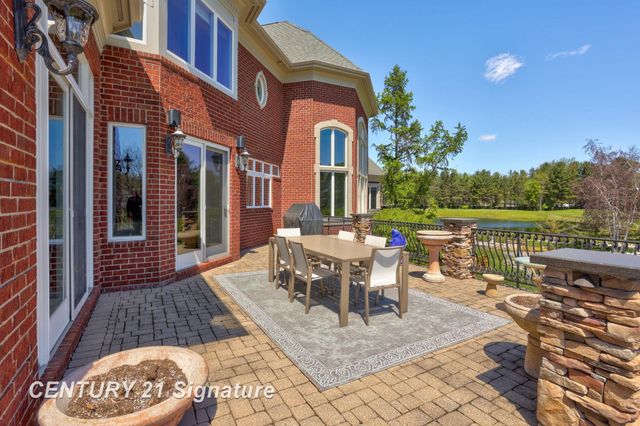 8 Appleshire Court, Thomas Twp, MI 48623