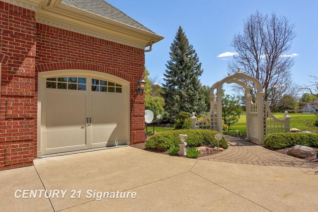 8 Appleshire Court, Thomas Twp, MI 48623