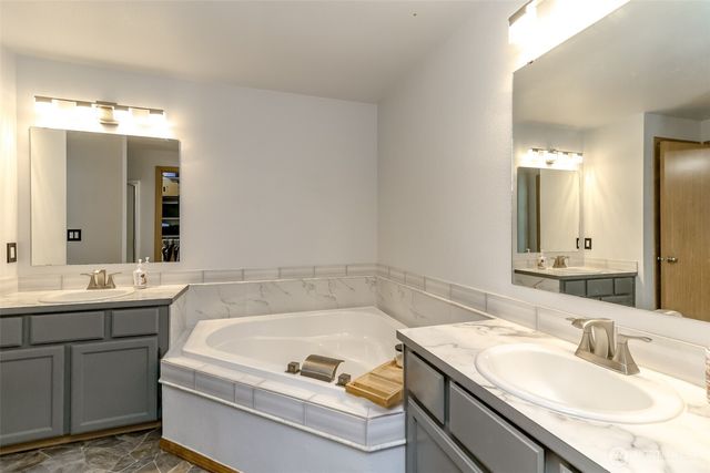 774 Carriage Court Drive W, Eatonville, WA 98328