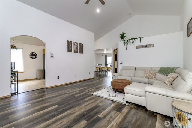 774 Carriage Court Drive W, Eatonville, WA 98328