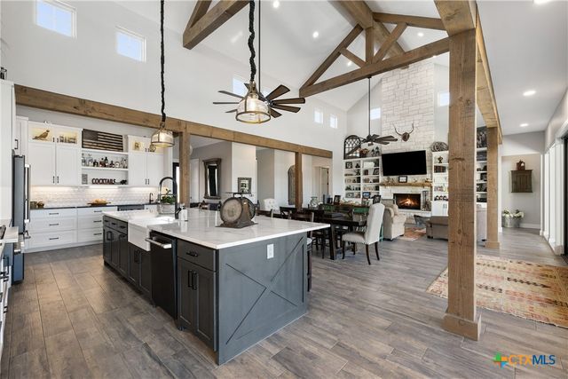 2105 Legacy Hills Drive, Johnson City, TX 78636