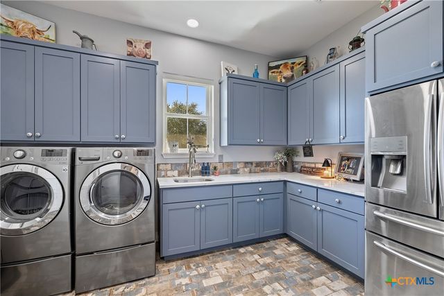 2105 Legacy Hills Drive, Johnson City, TX 78636