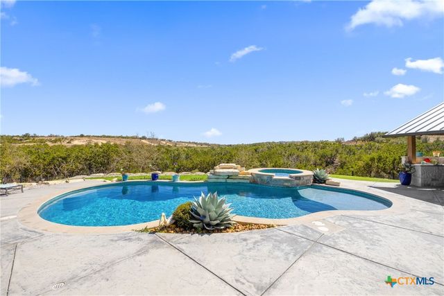 2105 Legacy Hills Drive, Johnson City, TX 78636