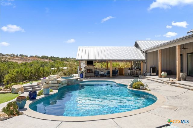 2105 Legacy Hills Drive, Johnson City, TX 78636