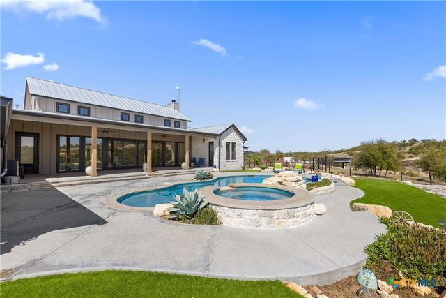2105 Legacy Hills Drive, Johnson City, TX 78636