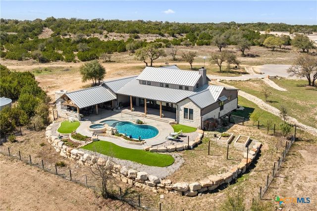 2105 Legacy Hills Drive, Johnson City, TX 78636