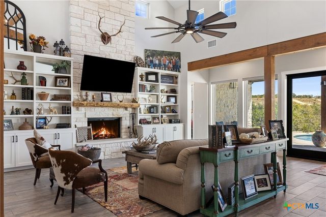 2105 Legacy Hills Drive, Johnson City, TX 78636