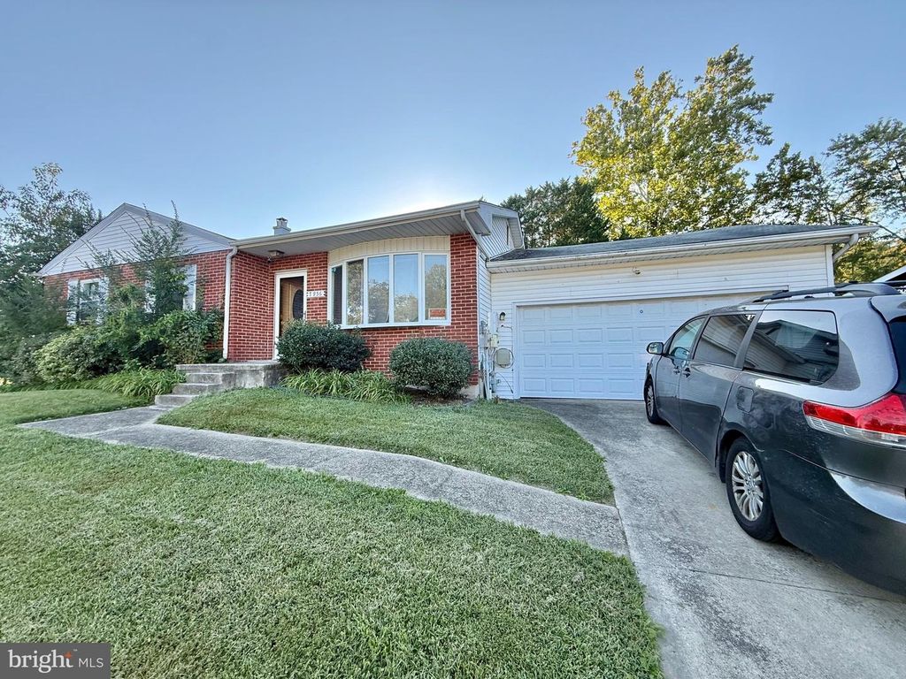 7956 OAKWOOD RD, Glen Burnie, MD 21061