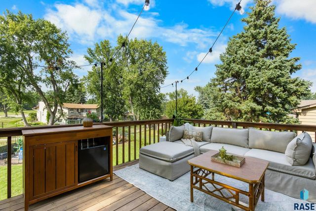 5908 W Chadwick Pl Place, Sioux Falls, SD 57106