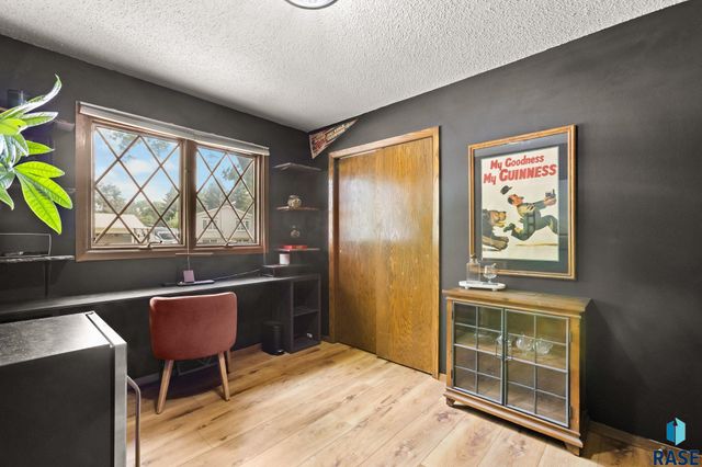 5908 W Chadwick Pl Place, Sioux Falls, SD 57106