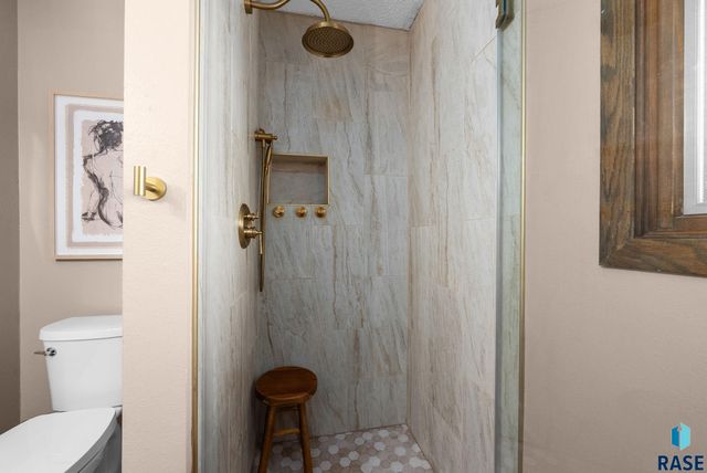 5908 W Chadwick Pl Place, Sioux Falls, SD 57106