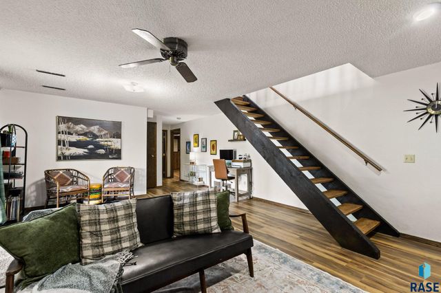 5908 W Chadwick Pl Place, Sioux Falls, SD 57106