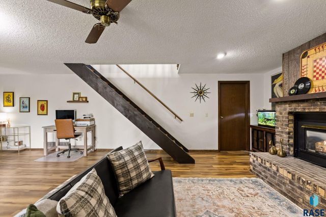 5908 W Chadwick Pl Place, Sioux Falls, SD 57106