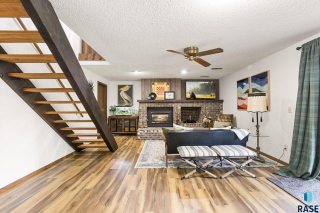 5908 W Chadwick Pl Place, Sioux Falls, SD 57106