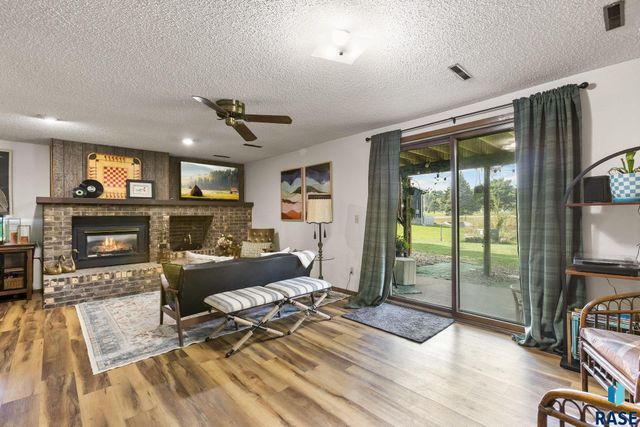 5908 W Chadwick Pl Place, Sioux Falls, SD 57106